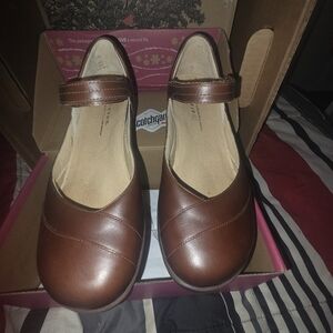 Aravon Brown Women's Flats